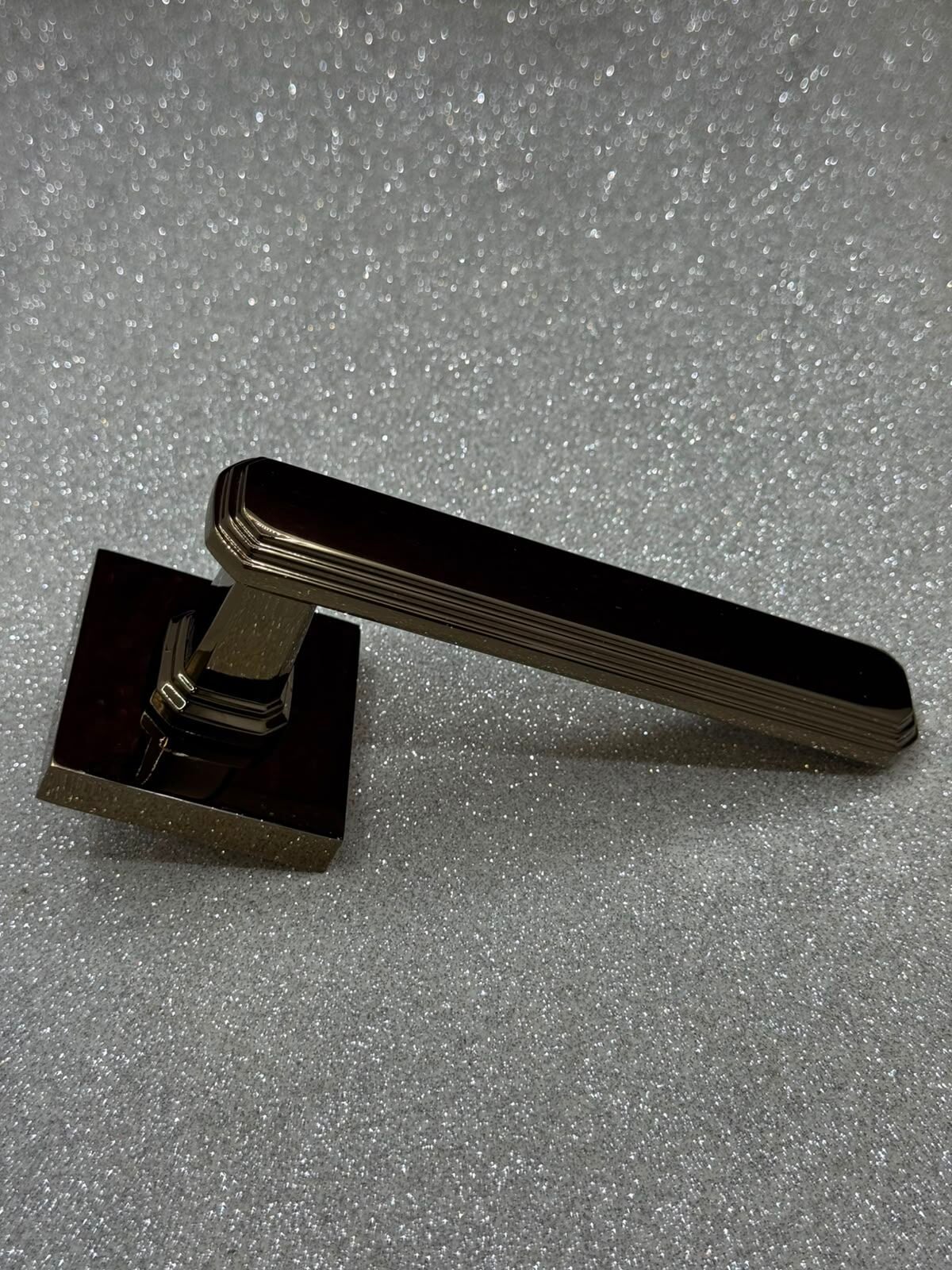 BELKIS ROZETLİ KAPI KOLU BRONZ