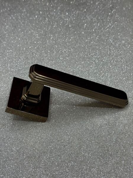 BELKIS ROZETLİ KAPI KOLU BRONZ