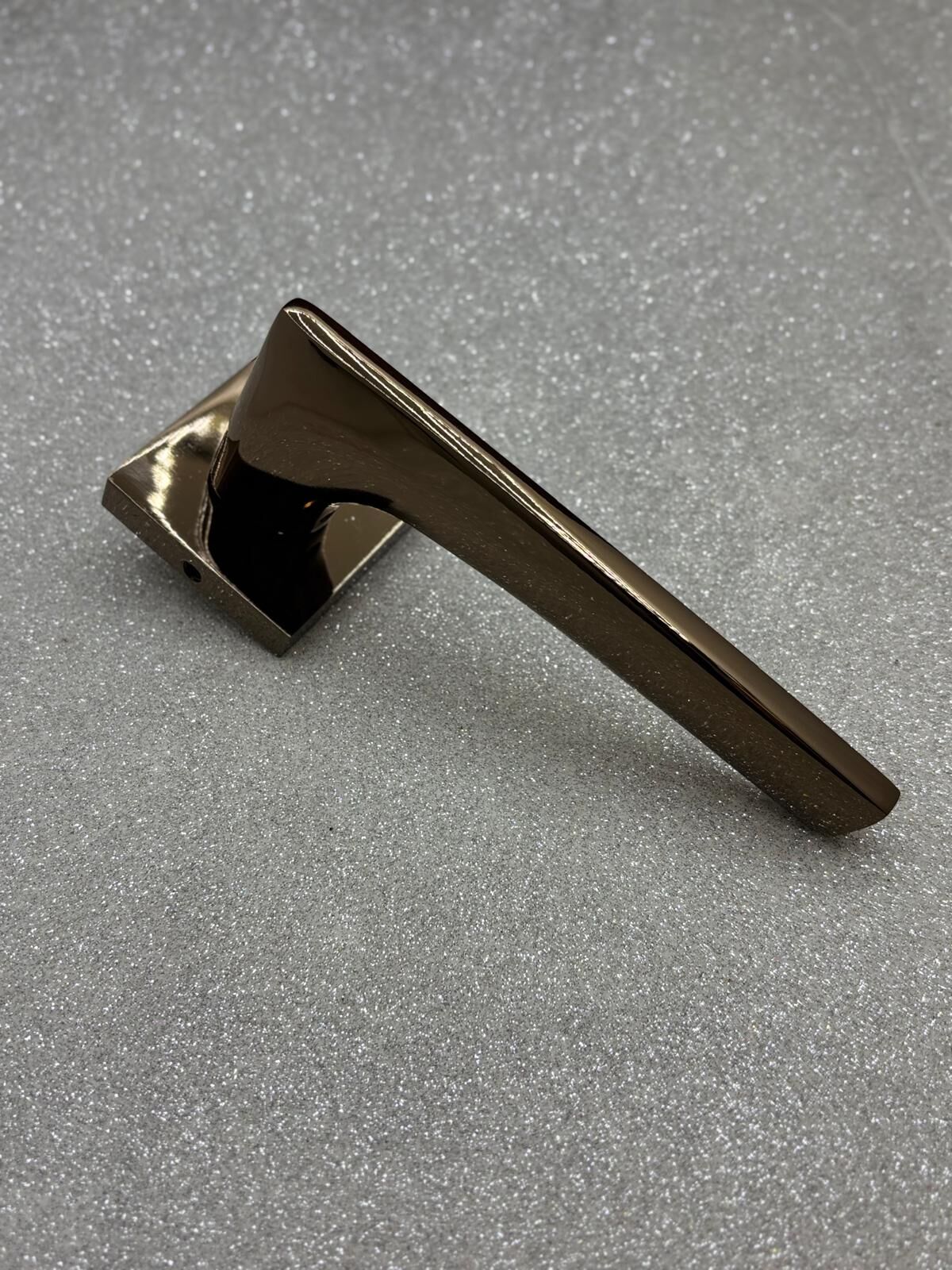 TEMA ROZETLİ KAPI KOLU BRONZ