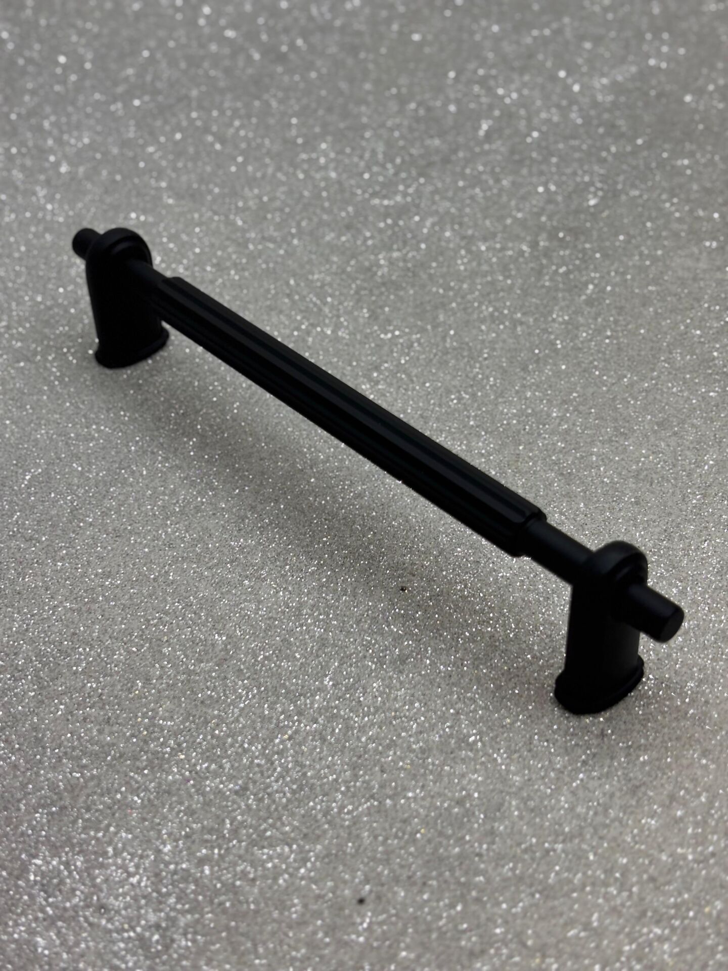 IRONNI LİNE 160mm DOLAP KULPU SİYAH