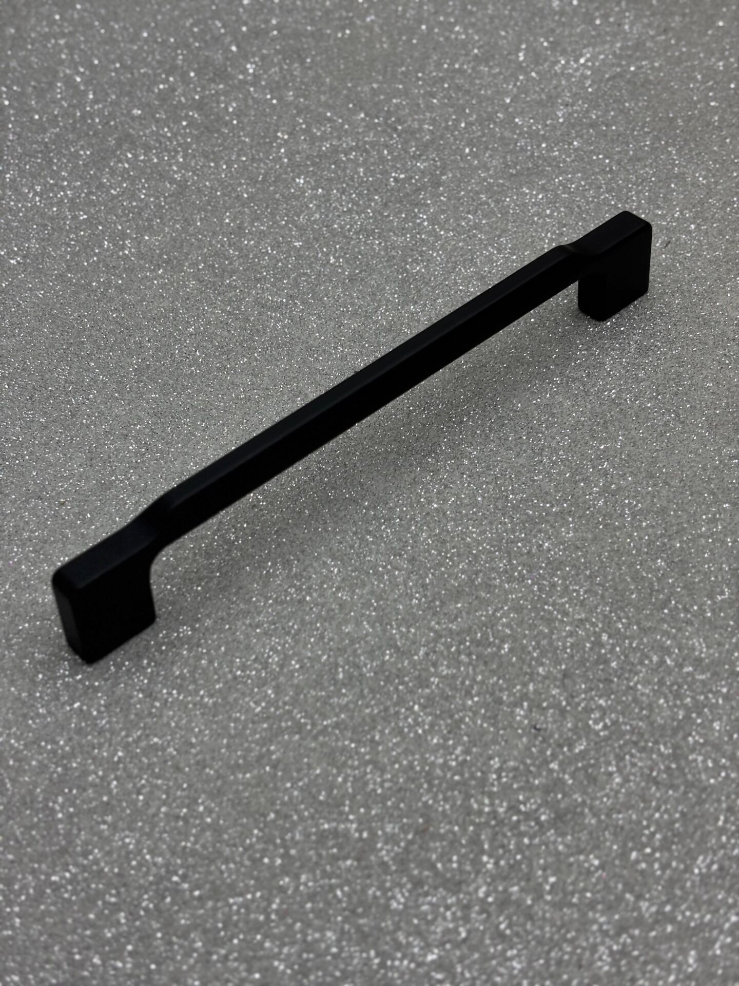 VİEN MARKA 160mm DOLAP KULPU SİYAH