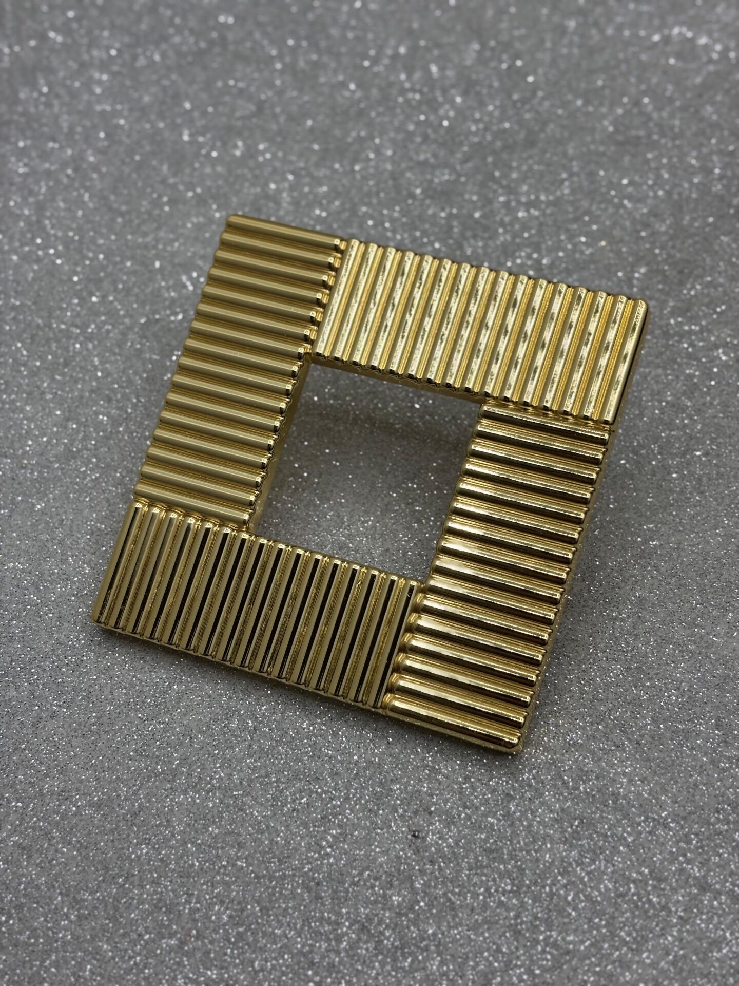 VİEN PİAZZA 32MM DOLAP KULPU ALTIN
